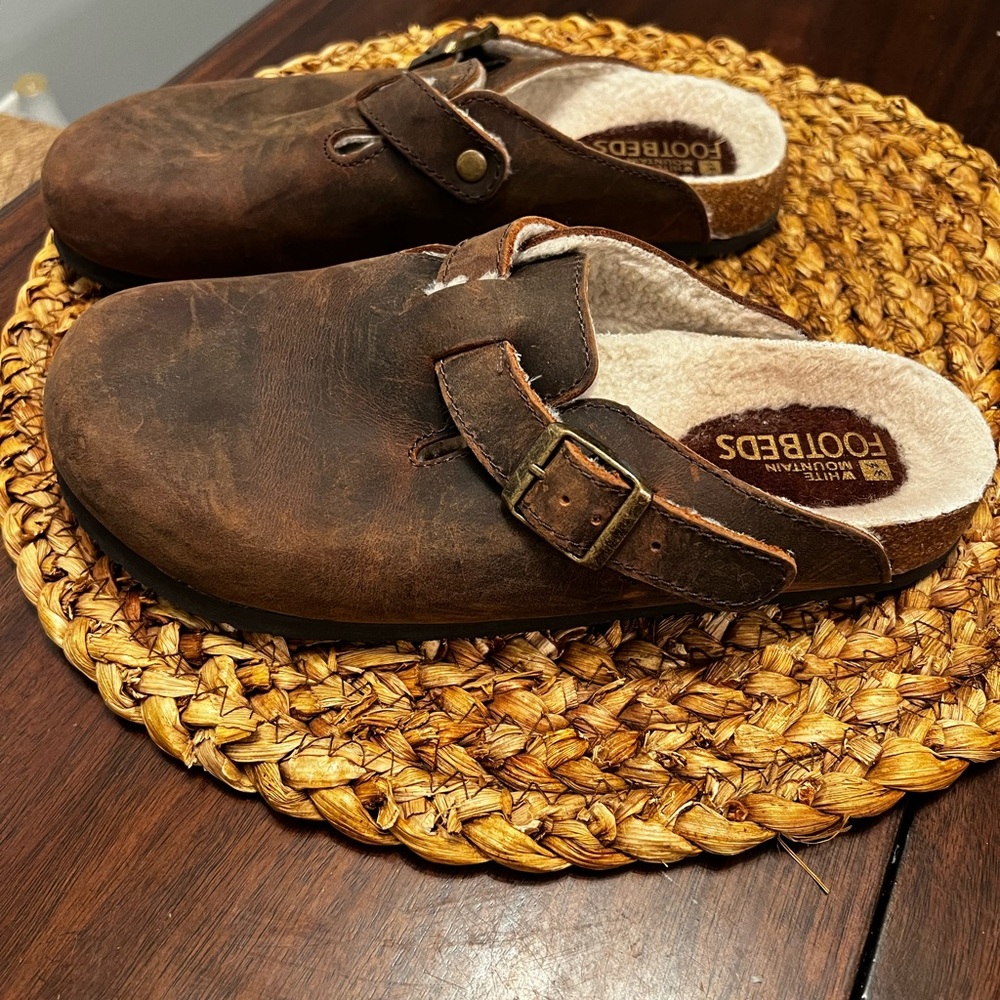 White Mountain slip ons